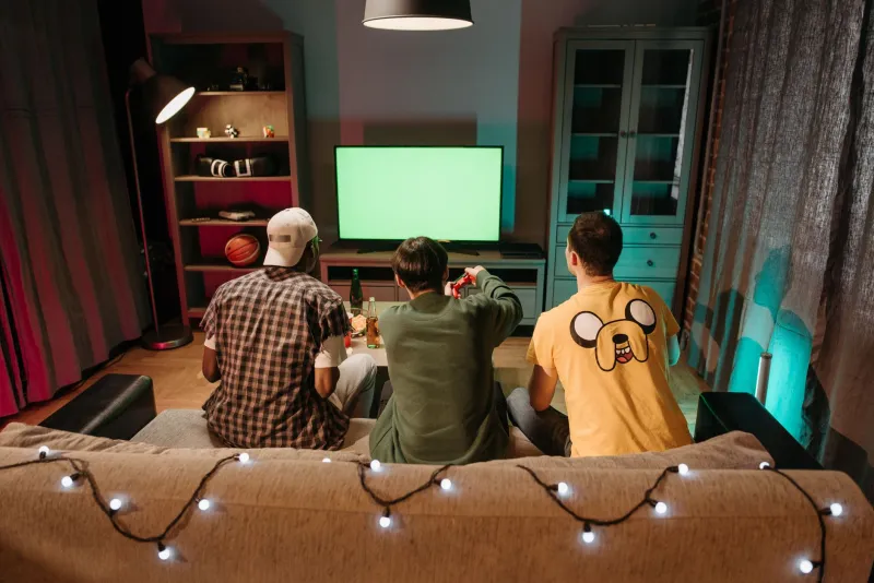 Forget the Algorithm: Why Tiny Gaming Circles Are Winning the Loyalty Game